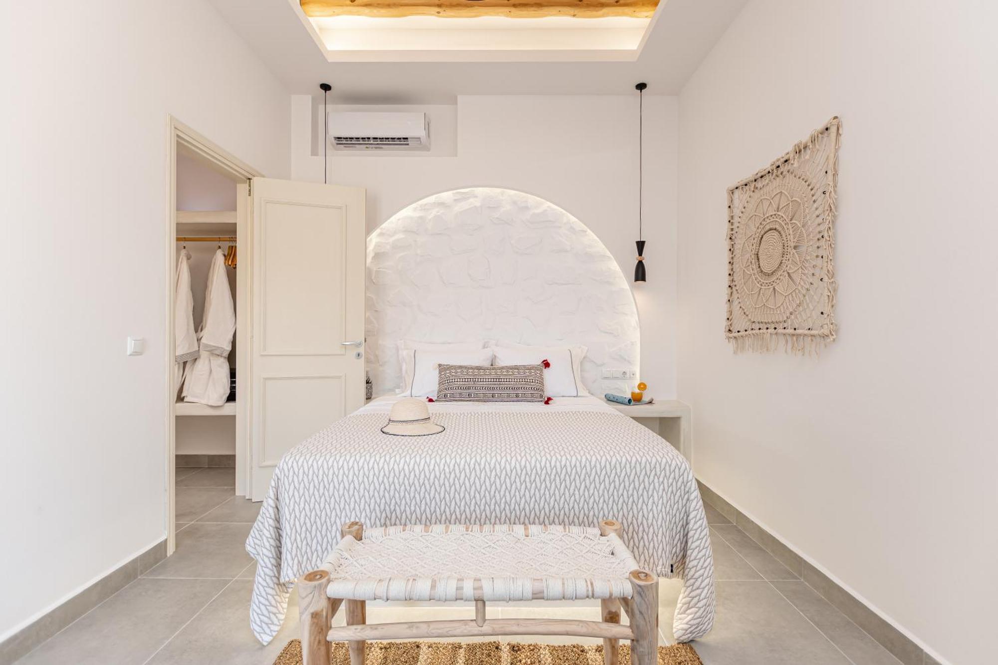 Porto Dema Luxury Suites Schoinoussa Eksteriør bilde